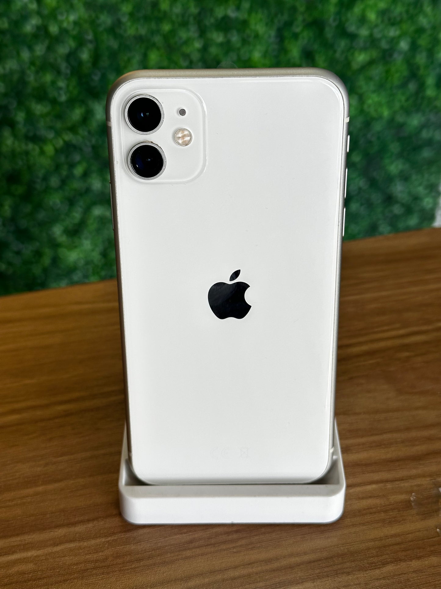 Pre-owned iPhone 11 (128GB White) - A/B grade